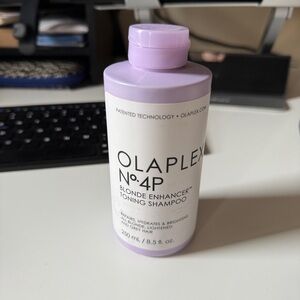 OLAPLEX 4P Blonde Enhancing Toning Shampoo